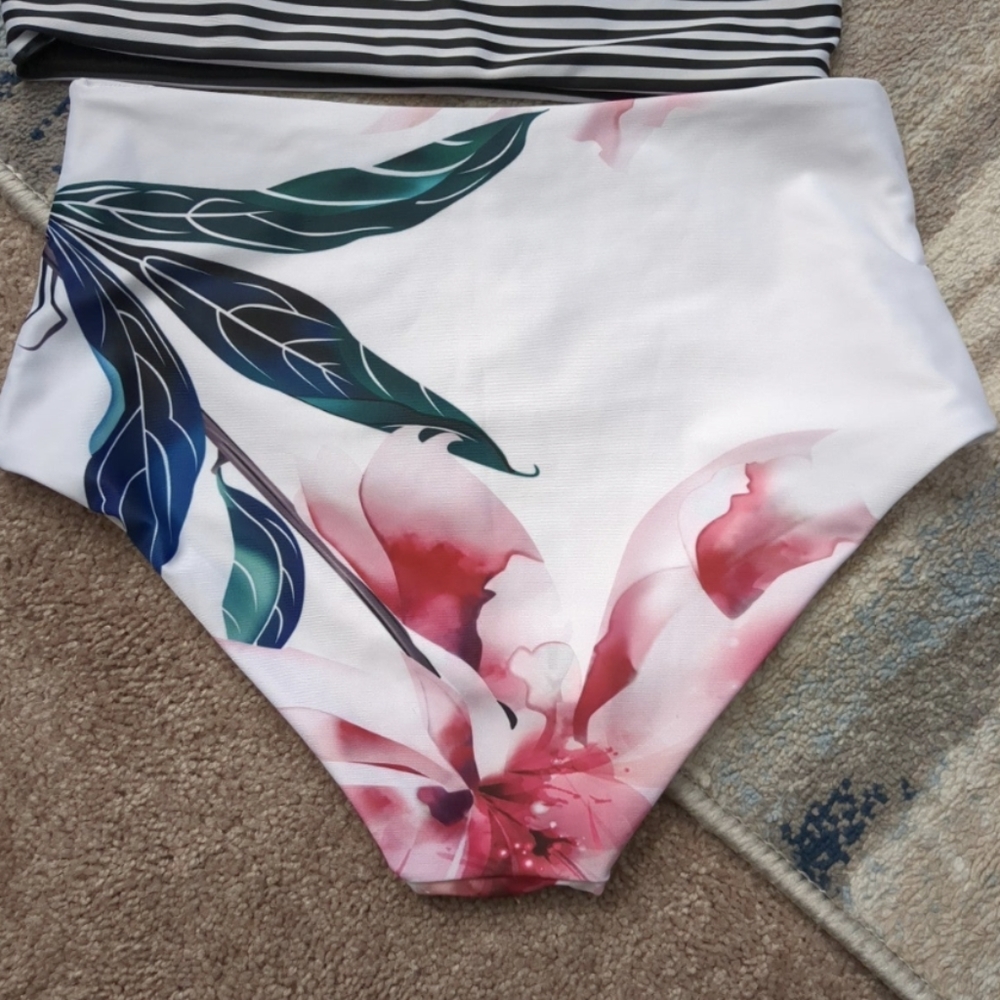 Bikini Set - Picture 4 of 5